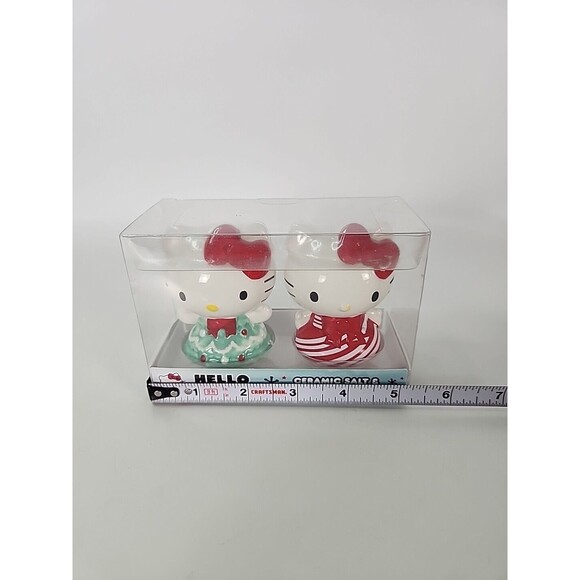 Hello Kitty Christmas Ceramic Salt and Pepper Shakers Sanrio New! 2023 Holiday - Picture 8 of 9